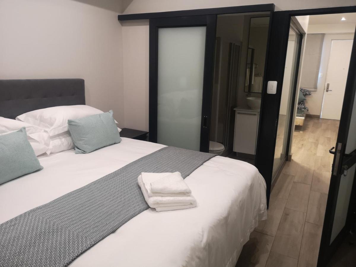 The Regency - Cosy Private Hotel Apartment - Unit 219 Претория Екстериор снимка